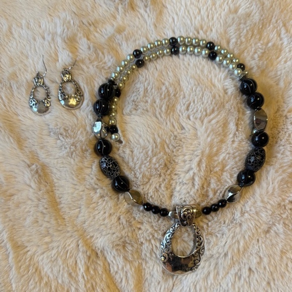 Elegant Black and Silver Necklace and Earring Set